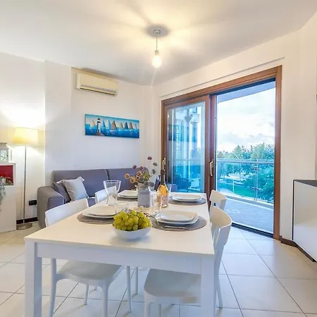 Casa Daneluzzi Beachfront With Terrace And Garage Альгеро