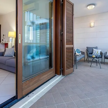 Casa Daneluzzi Beachfront With Terrace And Garage Апартаменты *