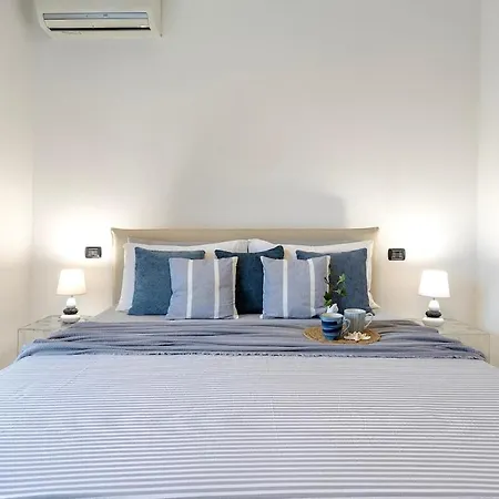 Casa Daneluzzi Beachfront With Terrace And Garage Apartment