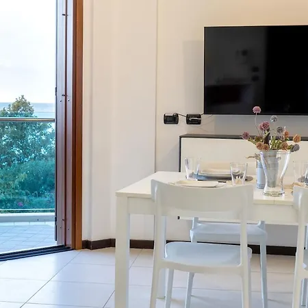 Апартаменты Casa Daneluzzi Beachfront With Terrace And Garage