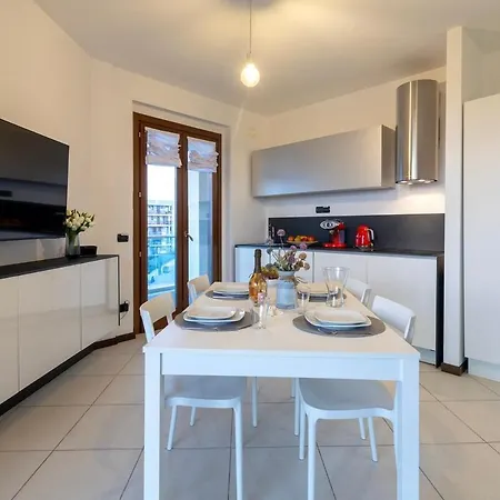 Casa Daneluzzi Beachfront With Terrace And Garage דירה