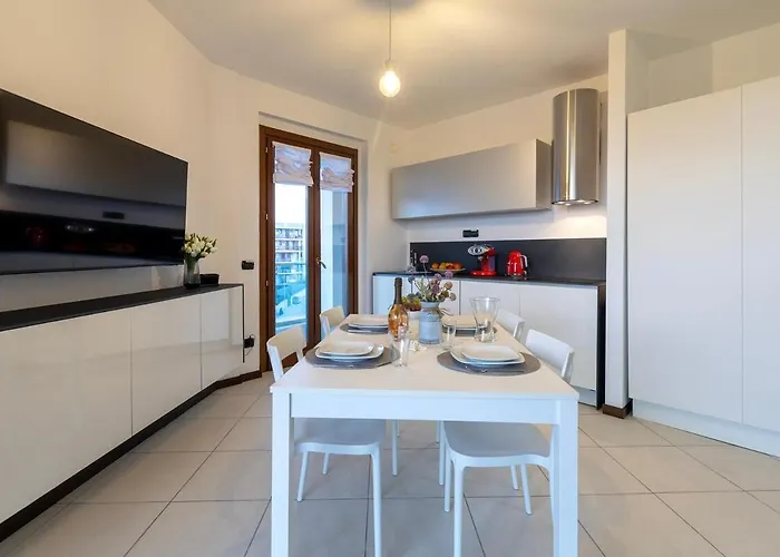 Casa Daneluzzi Beachfront With Terrace And Garage Apartman